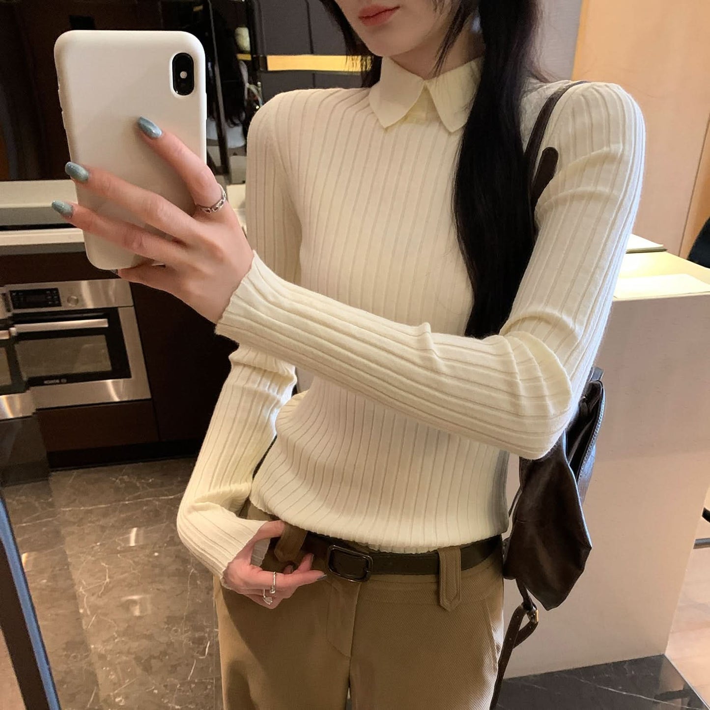 Damen-Poloshirt mit Piqué-Kragen, schmaler Passform, Unterzieh-Strickoberteil in Aprikose, elegante Bluse