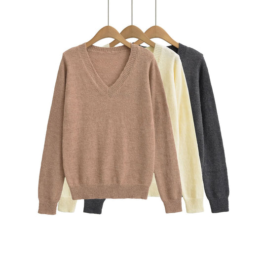 Solid color V-neck long sleeved sweater
