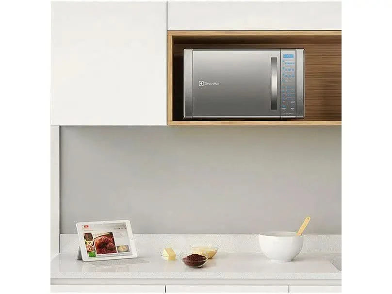 Electrolux Mikrowelle mit Grill ME41X, 31L - 220V