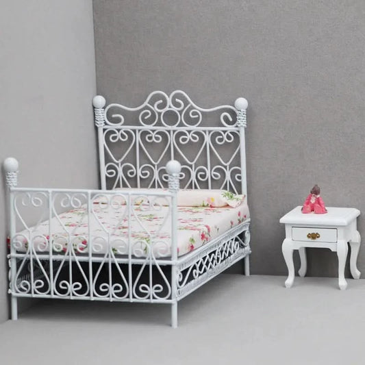 1:12 Dollhouse Mini Single/Double Bed Home Bedroom Furniture Toy Gift Living Room Furniture Model Beautiful Handmade Iron Toy
