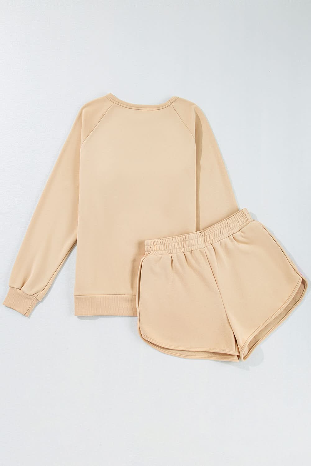 Zweiteiliges lässiges Set aus gestreiftem Pullover mit Akzent und Shorts in Aprikose