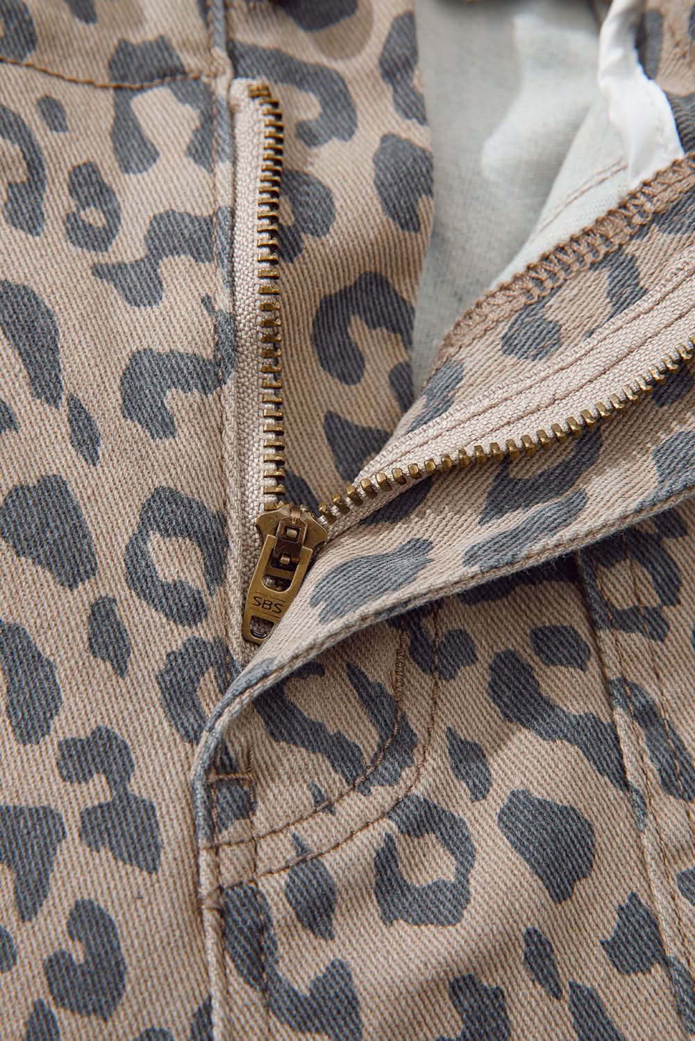 Khakifarbene Leopardenmuster Barrel-Jeans mit Kordelzug und elastischem Bund mit Taschen