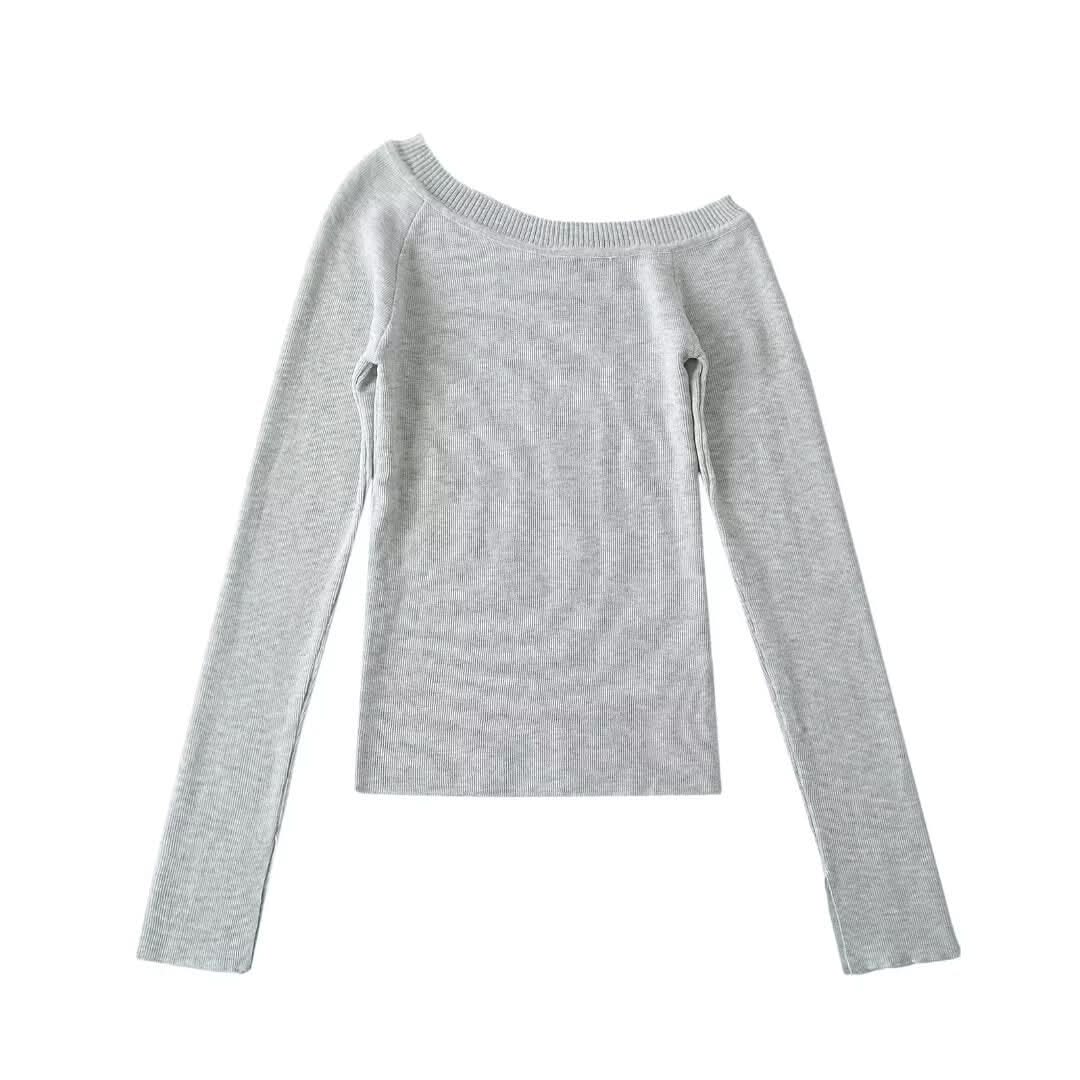 Slanted shoulder, exposed shoulder, open cuffs, top