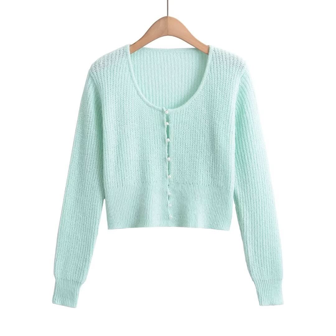 Solid color long sleeved round neck sweater