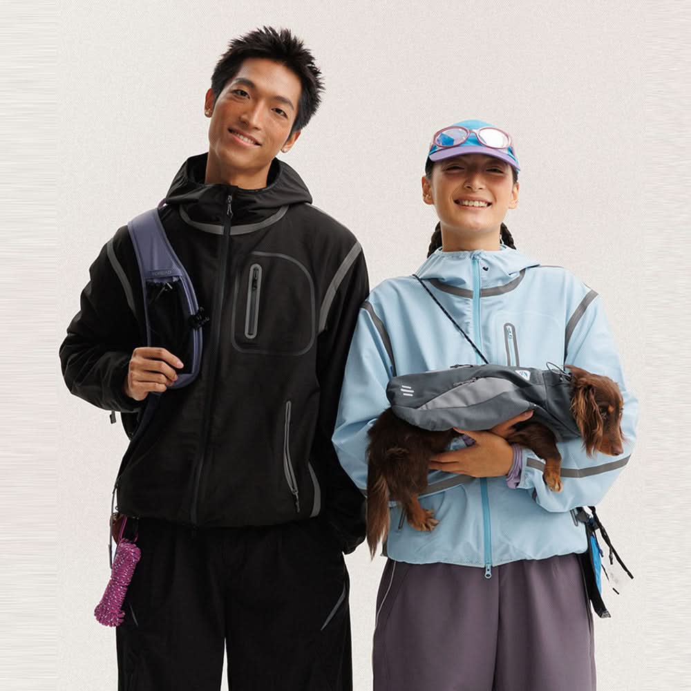Reflective strip splicing hooded jacket