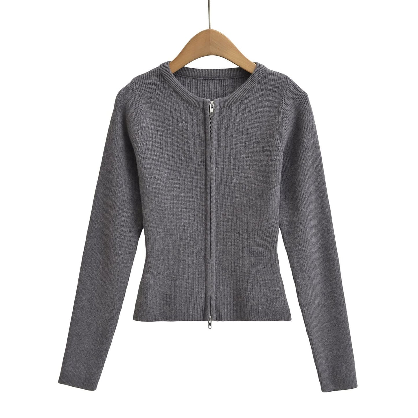 Enganliegender, kurz geschnittener Pullover mit Rundhalsausschnitt und langen Ärmeln