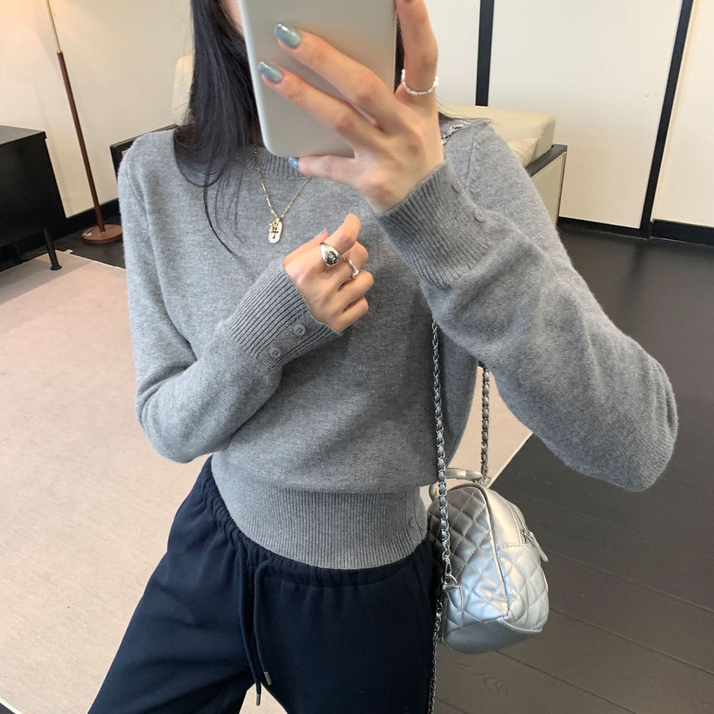 Damen-Stricktop in Zartrosa mit Rundhalsausschnitt, figurbetont, schmale Passform, kurzes Unterzieh-Pullover