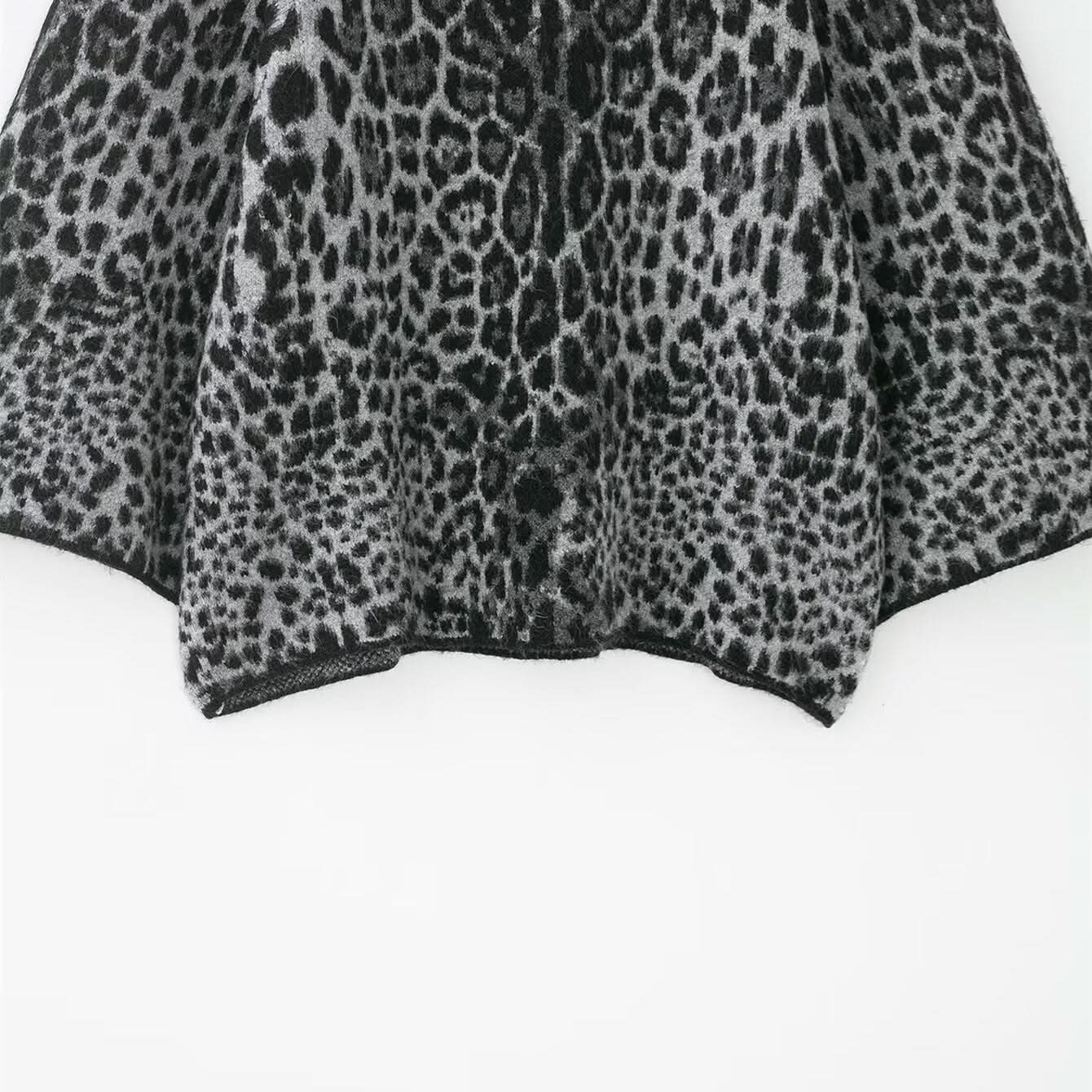 Jacquard wide sleeved knitted sweater