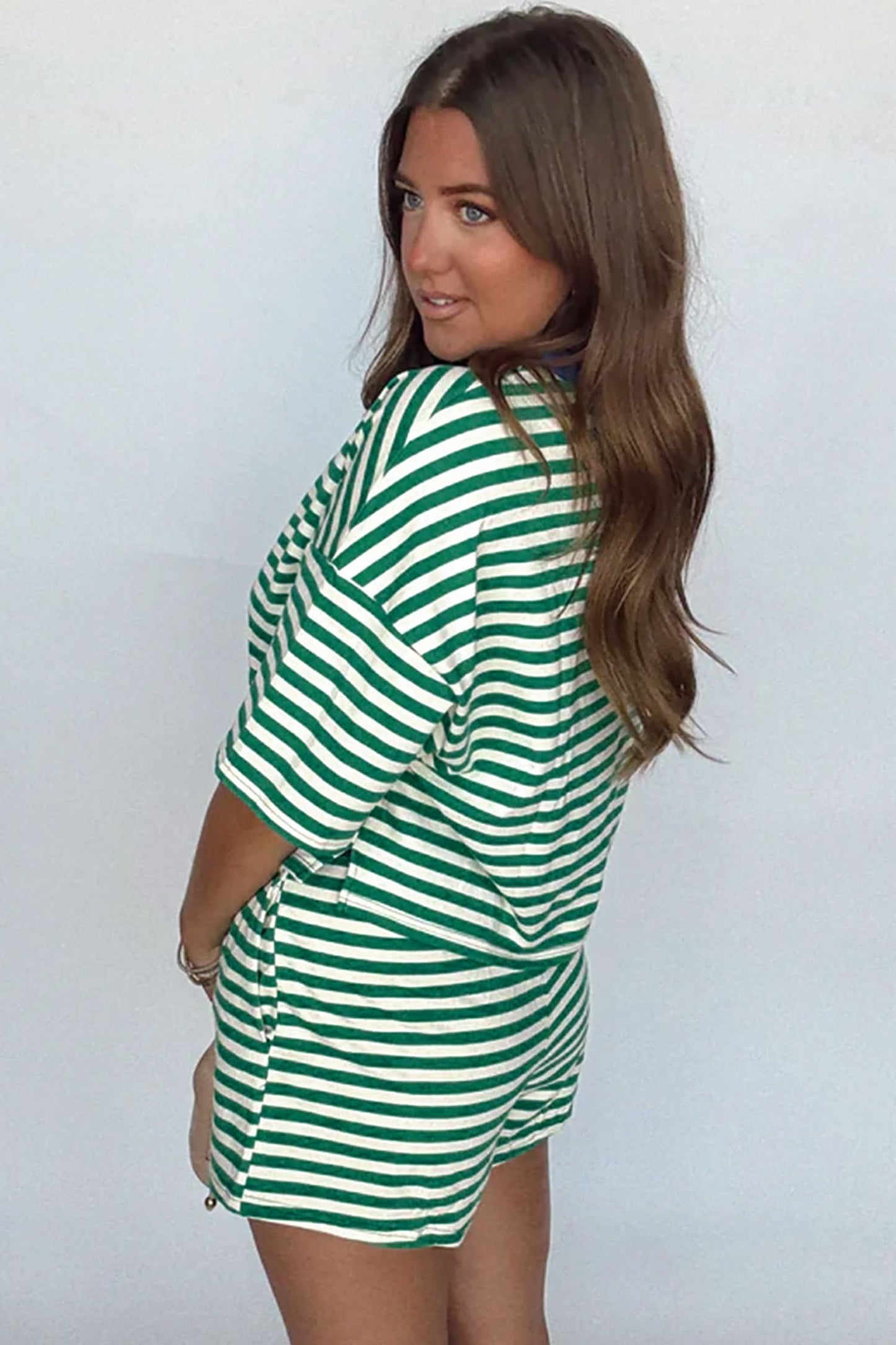 Grün gestreiftes Drop-Shoulder-Loungewear-Set aus Frottee mit lässiger Passform