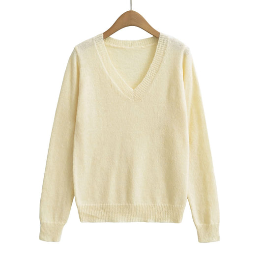 Solid color V-neck long sleeved sweater