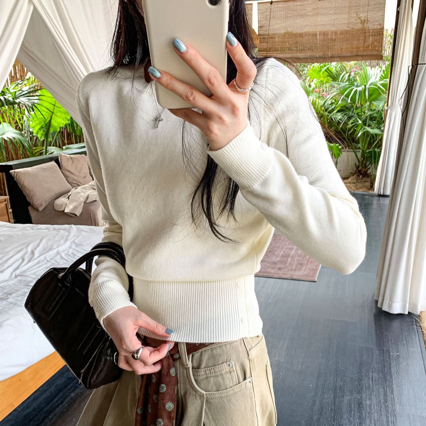 Damen-Stricktop in Zartrosa mit Rundhalsausschnitt, figurbetont, schmale Passform, kurzes Unterzieh-Pullover