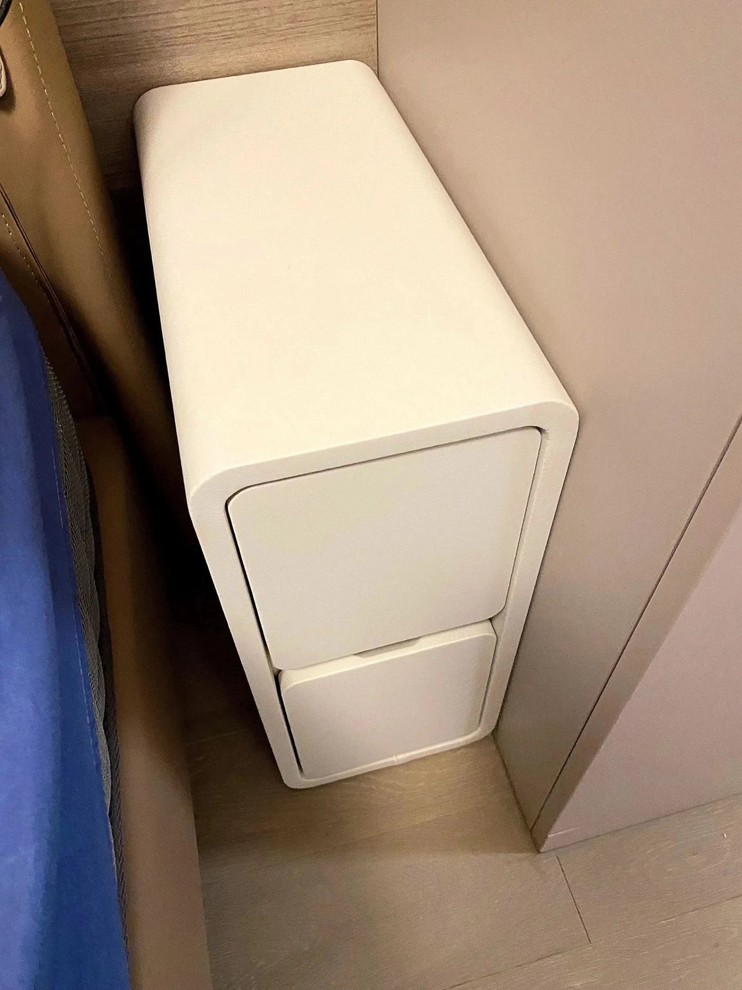 Solid Wood Bedside Table with 2 Drawers No-Leg Design Small Nightstand for Bedroom Minimalist Narrow Storage Cabinet