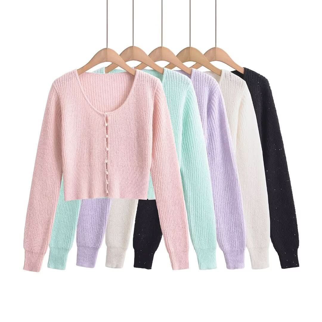 Solid color long sleeved round neck sweater