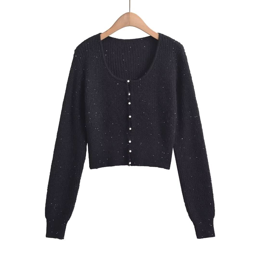 Solid color long sleeved round neck sweater