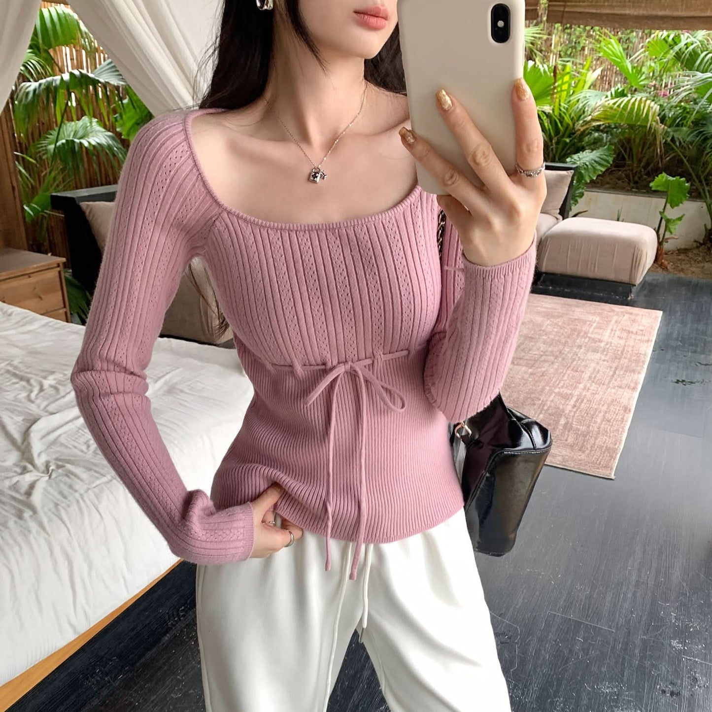 Damen-Stricktop mit Herzausschnitt, Schleifendetail in der Taille und eckigem Ausschnitt, figurbetont