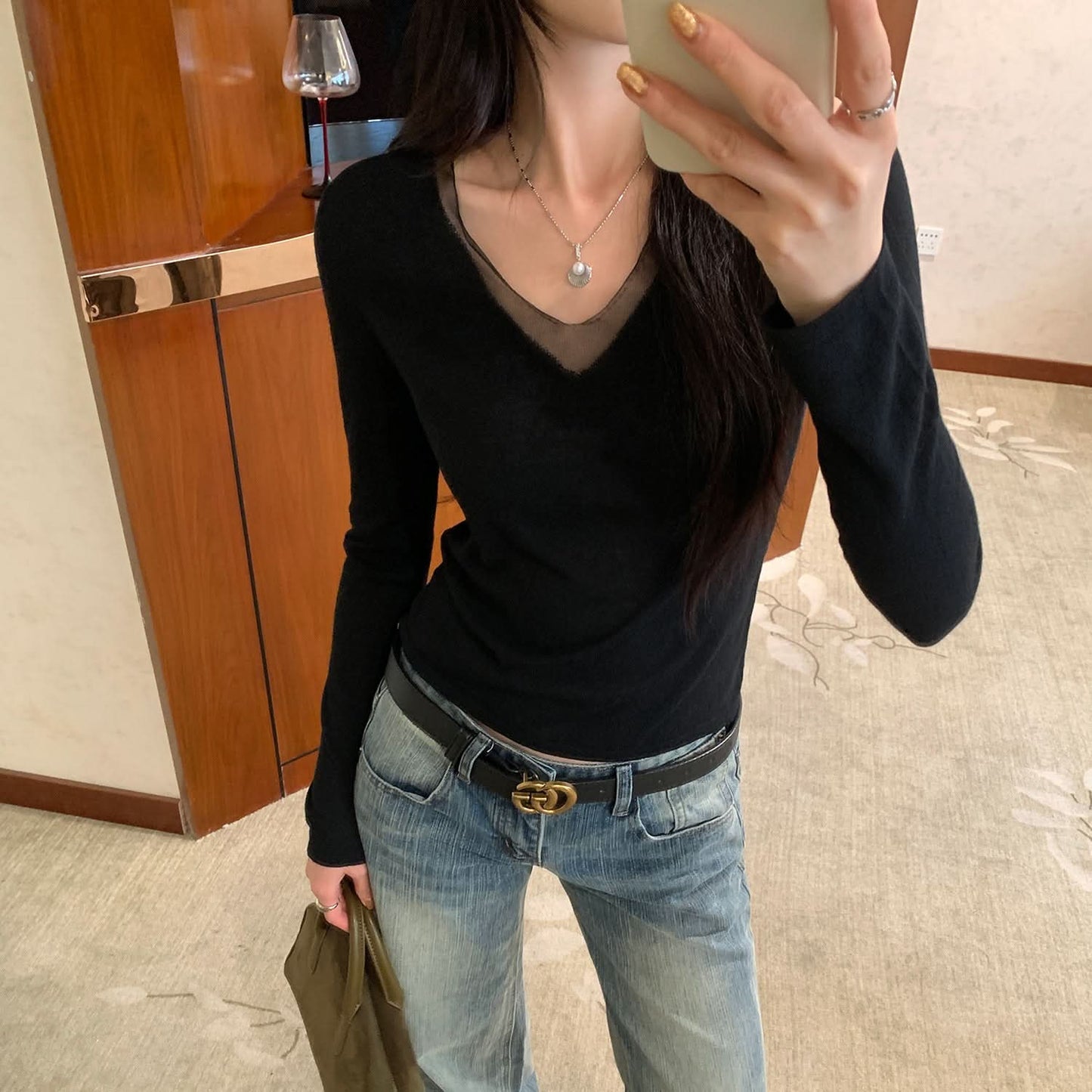 Weißer V-Ausschnitt Strickpullover im Slim Fit mit Mesh-Einsatz