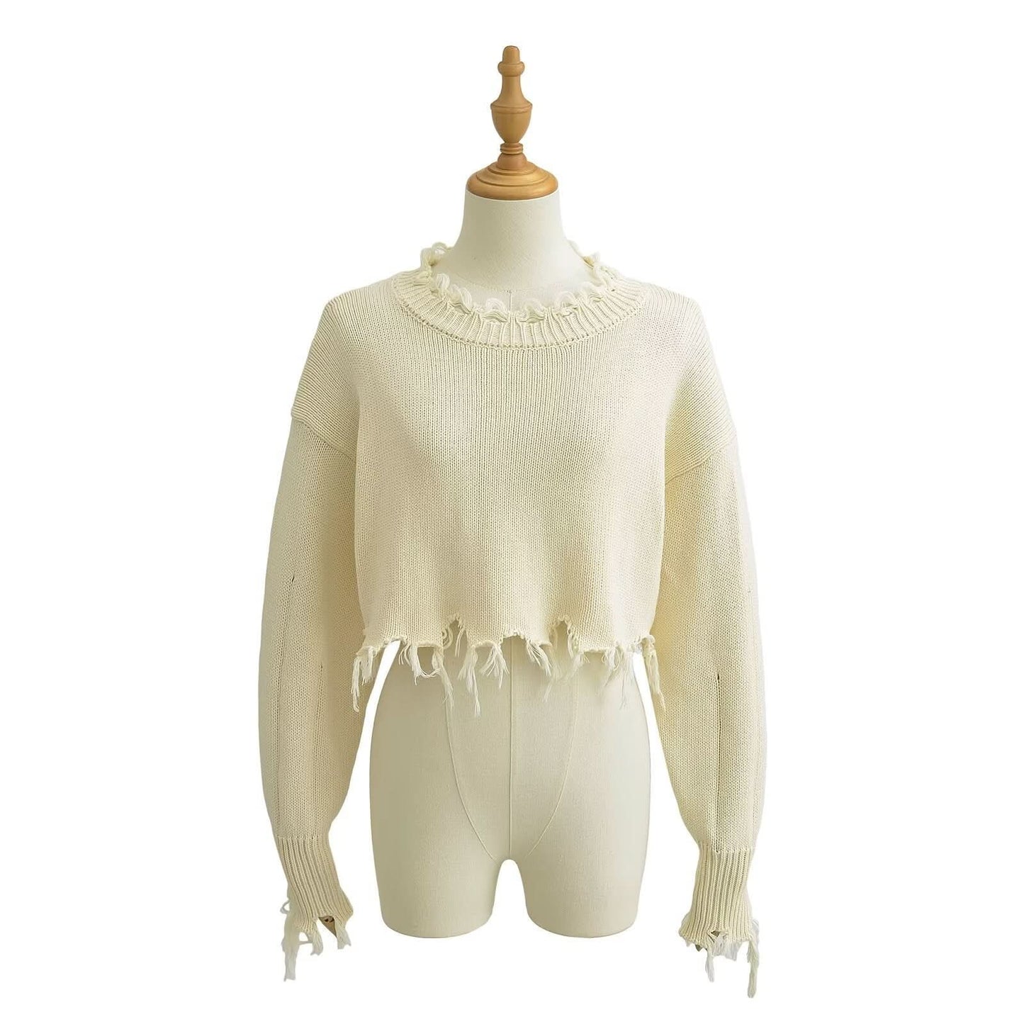 Kurzer bauchfreier Pullover mit Quasten und Cut-Outs