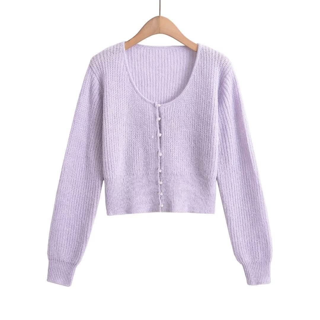 Solid color long sleeved round neck sweater