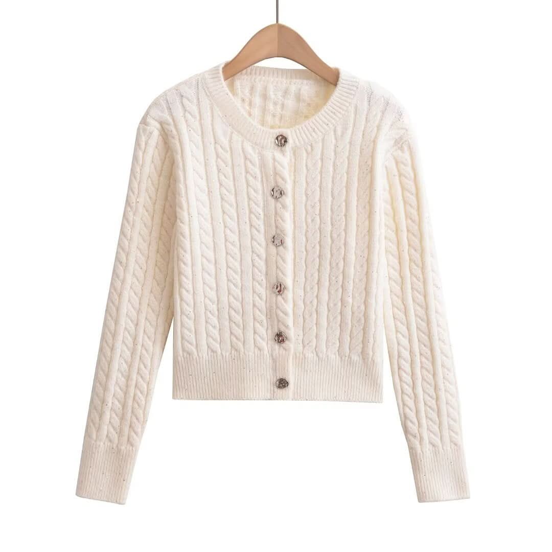 Slim fit round neck single breasted sweater