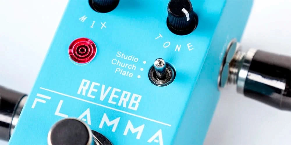 FLAMMA FC02 E-Gitarren-Pedal, Hall-Effektpedal mit Studio Church Plate Effekten, True Bypass mit Netzteil