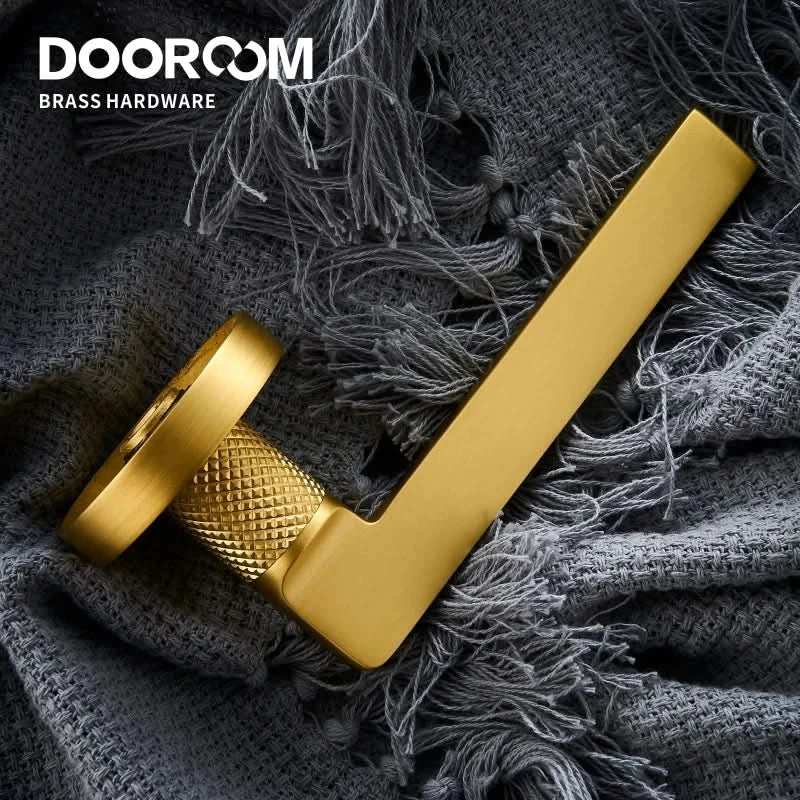 Dooroom Messing Türdrücker, geräuschlos, Schwarz-Gold, für Schlafzimmer, Badezimmer, Holztür, Schloss-Set, Blindgriffknauf