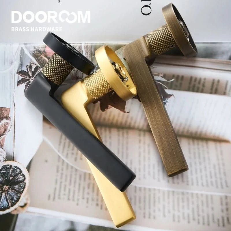 Dooroom Messing Türdrücker, geräuschlos, Schwarz-Gold, für Schlafzimmer, Badezimmer, Holztür, Schloss-Set, Blindgriffknauf