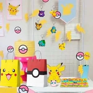 Pokémon-Geburtstagspartygeschenke für Kinder, 110-teiliges Pokémon-Partyzubehör – Pikachu-Geschenktüten, Abzeichen, Aufkleber usw. Pokémon-Partygeschenke