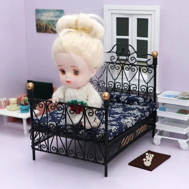 1:12 Dollhouse Mini Single/Double Bed Home Bedroom Furniture Toy Gift Living Room Furniture Model Beautiful Handmade Iron Toy