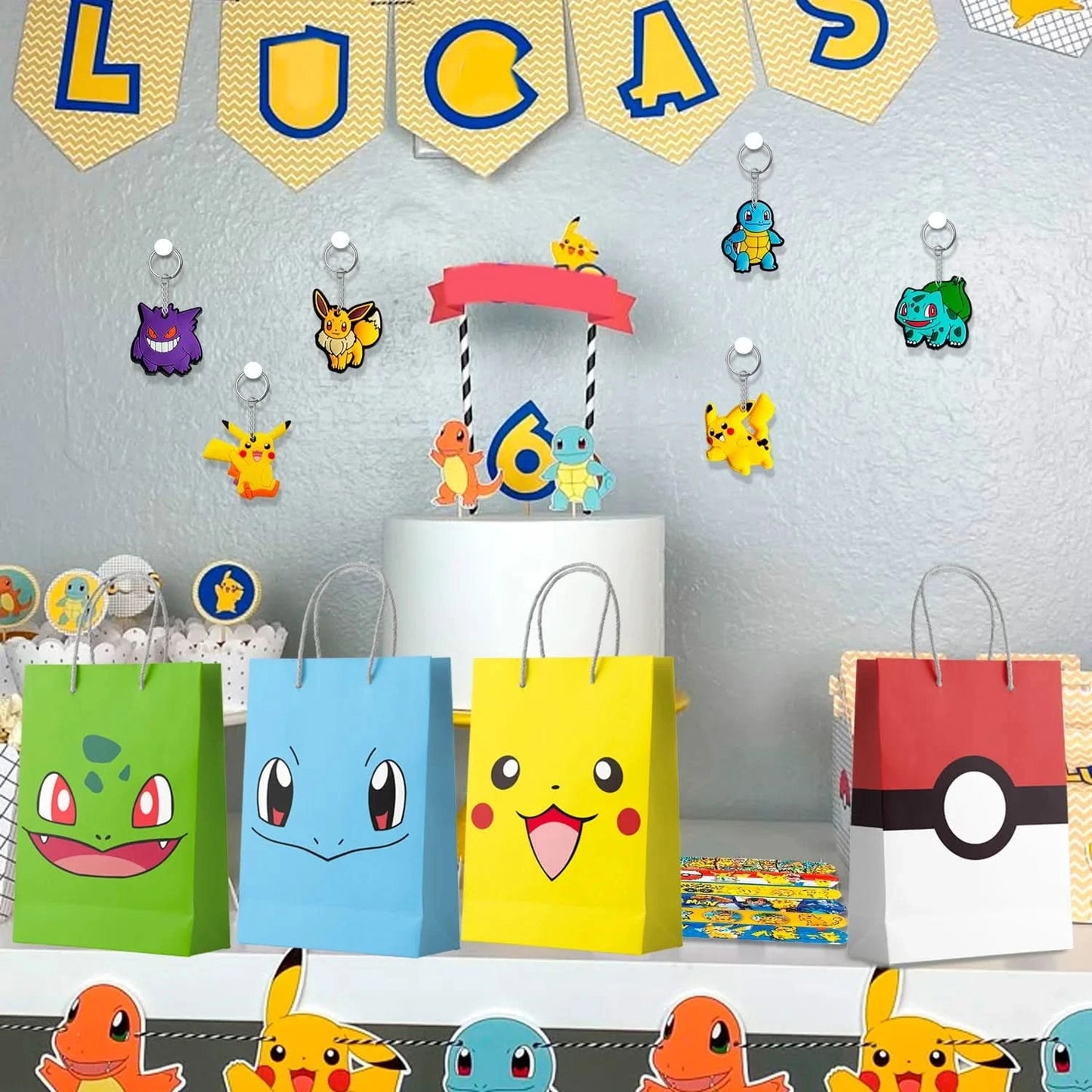 Pokémon-Geburtstagspartygeschenke für Kinder, 110-teiliges Pokémon-Partyzubehör – Pikachu-Geschenktüten, Abzeichen, Aufkleber usw. Pokémon-Partygeschenke