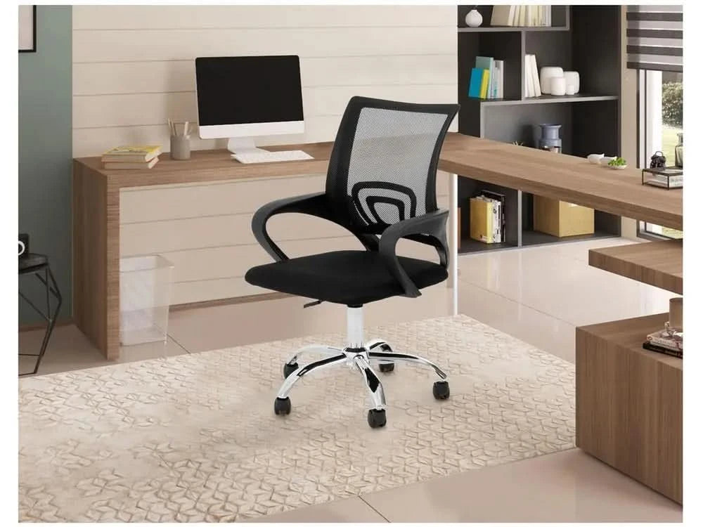 Schwarzer Drehstuhl für das Büro