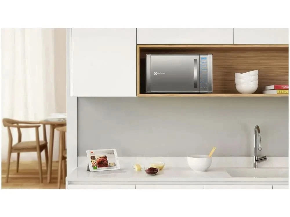 Electrolux Mikrowelle mit Grill ME41X, 31L - 220V