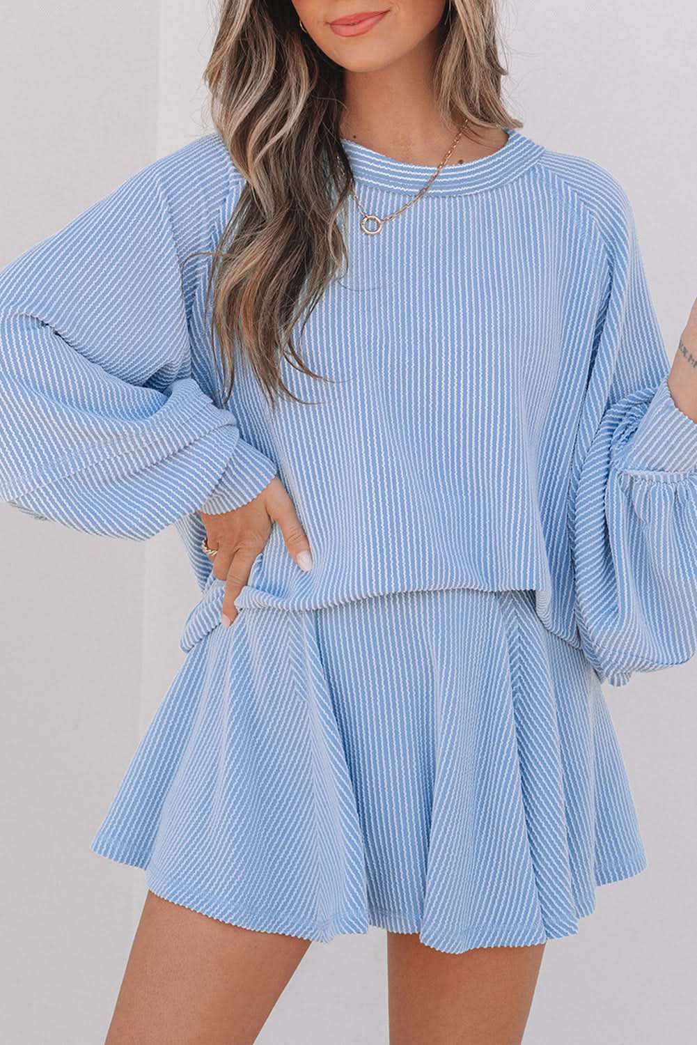 Sky Blue Corded Laternenärmel Top mit hoher Taille Rüschen Mini Skort Set