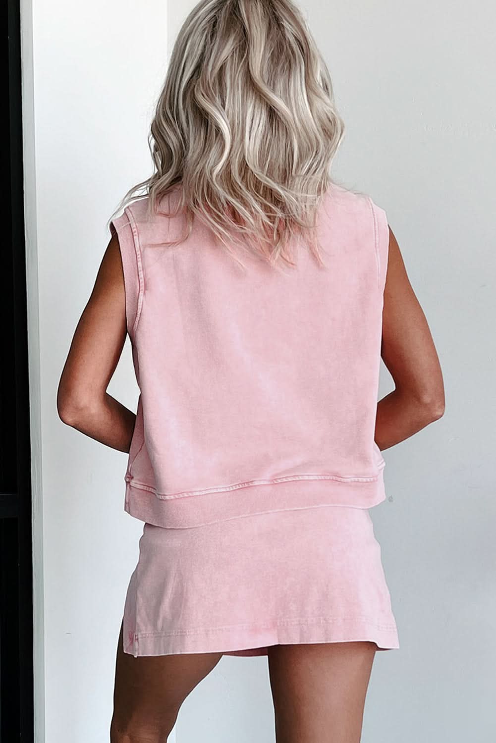 Hellrosa zweiteiliges Mineral-Wash-Baumwoll-Tanktop-Set mit gefüttertem Rock mit Schlitz