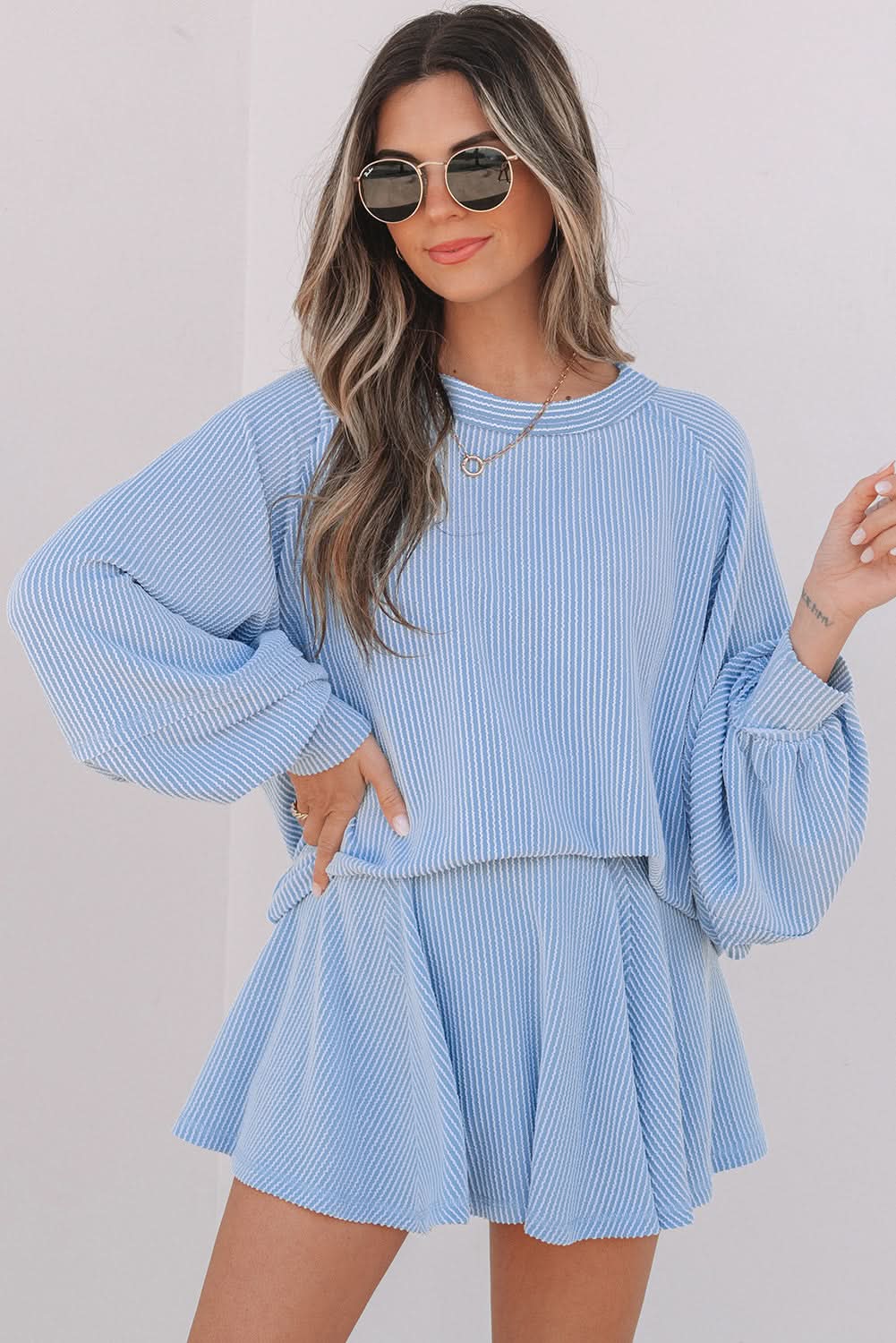Sky Blue Corded Laternenärmel Top mit hoher Taille Rüschen Mini Skort Set